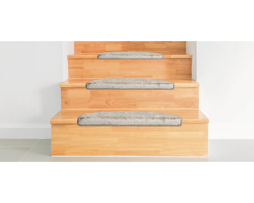 Trätrappa med trappmattor