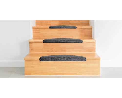 Trappa med grå trappmattor