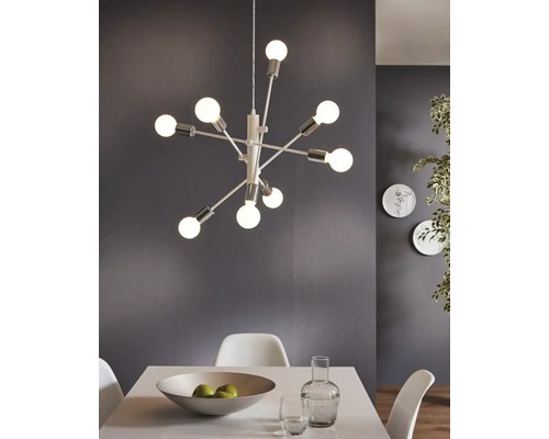 Modern pendellampa med tio glödlampor över ett matbord