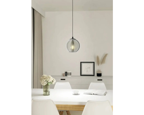 Taklampa EGLO Ariscani svart Matbord med pendellampa i modern stil