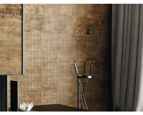 Väggdekoration med fyrkantiga och rektangulära plattor i rustik design