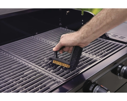 Rengöring av en grillyta med en grillborste