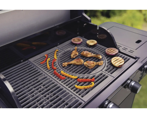 Grill med kycklingklubbor, lök och paprika på gallret