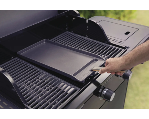 Grill med stekplatta i drift