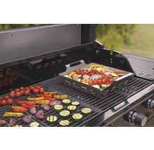 Grönsaker på en grill med grillpanna och galler