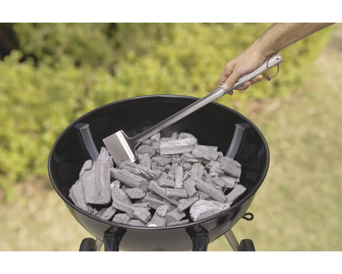 Grill med träkol och kolskyffel