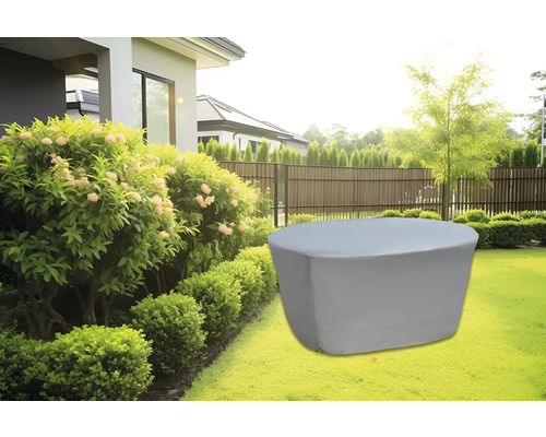 Överdrag för trädgårdsmöbler på gräsmatta framför bostadshus