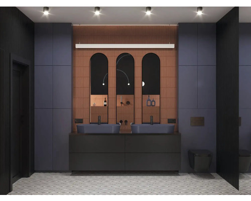 Badrum med dubbla handfat, tre speglar, toalett och klinkergolv