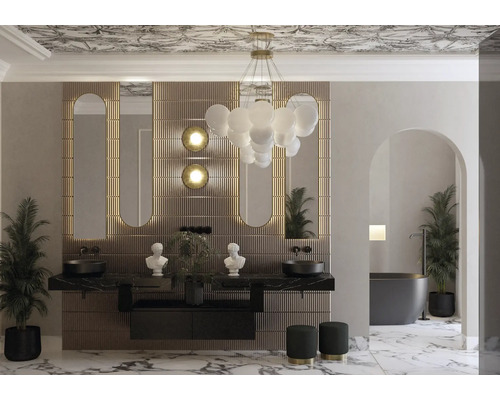 Badrum med handfat, speglar, belysning och badkar för en elegant badrumsdesign