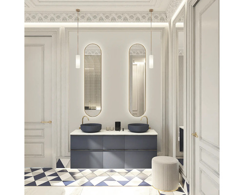 Badrum med dubbla handfat, speglar och geometriska plattor