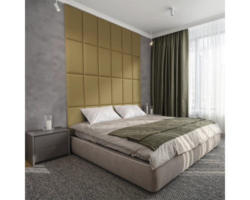 Sovrum med säng, sängbord och väggpaneler