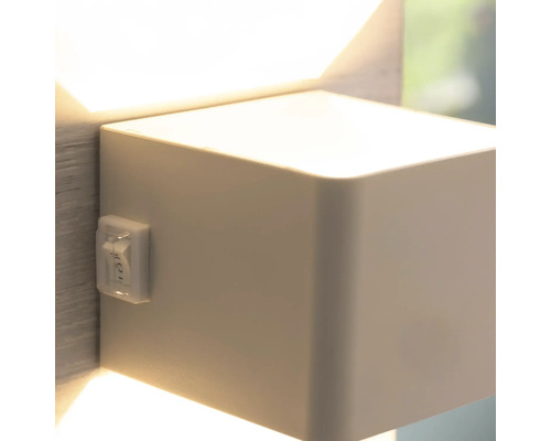 Fyrkantig vägglampa med strömbrytare