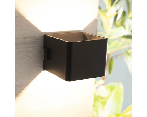 Fyrkantig vägglampa av metall för utomhusbelysning