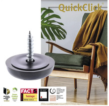 QuickClick möbelglid med skruv framför en stol och utmärkelser