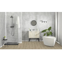 Modernt badrum med dusch, tvättställ, spegel och fristående badkar.