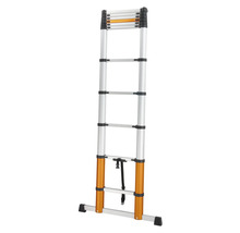 Utdragen teleskopisk stege av aluminium