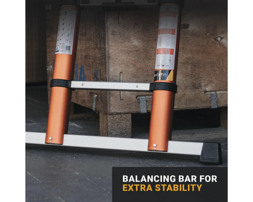 Utskjuten stege med balanseringsstång för extra stabilitet.