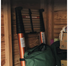 Hopfälld teleskopstege i förvaringsutrymmet