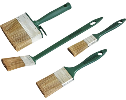 Diverse målarpenslar och platta penslar för målningsarbeten