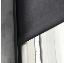 Fönsterrullgardin för att mörklägga ett fönster