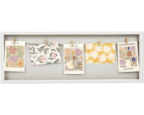 Dekorativ fotoram med blommotiv fästa på ett snöre