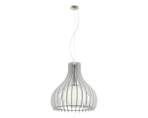 Pendellampa med lampskärm av trälameller och en glaskula