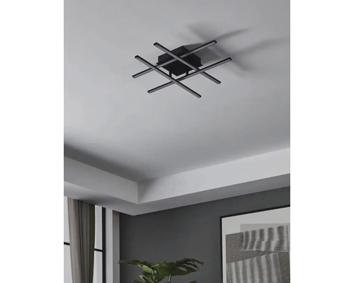 Modern taklampa med korsformad design för interiörer