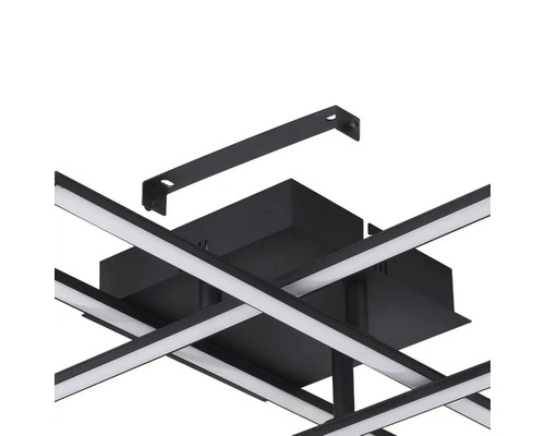 LED-taklampa med monteringsfäste