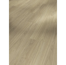 Ljust laminatgolv med träutseende