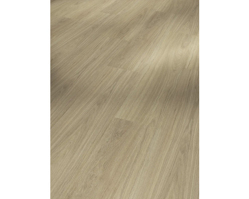 Ljust laminatgolv med träutseende