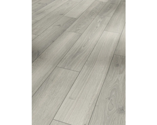 Lagt laminat med trästruktur som golvbeläggning