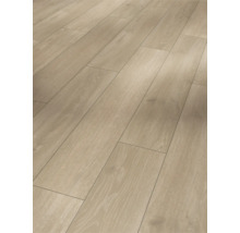 Närbild av ett laminatgolv med trästruktur