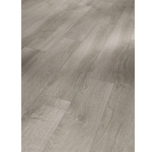 Lagt laminatgolv med träutseende