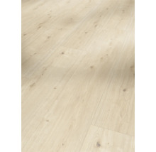 Ljust laminatgolv med träutseende