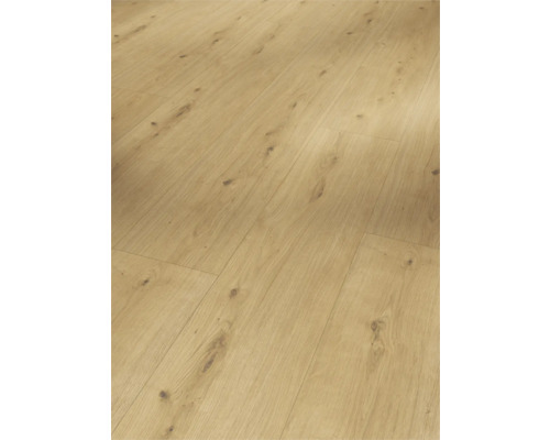 Ljust trägolv med naturlig ådring
