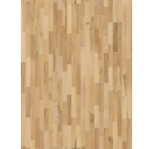 Ljust träparkett i fiskbensmönster