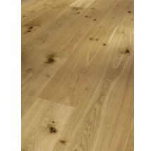 Lagt ekparkett med kvistar