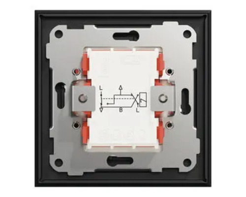 Detaljvy av en strömbrytare med monteringsplatta