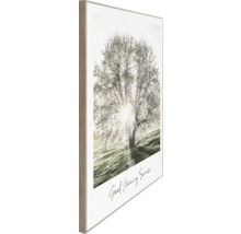 Inramad väggmålning med träd- och solskensmotiv för väggdekoration