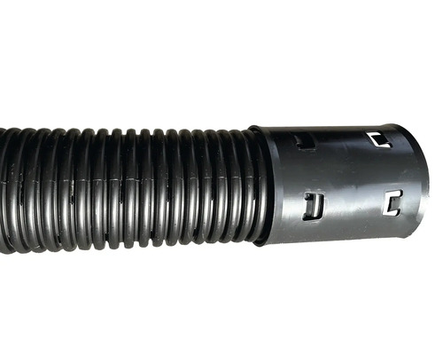 Dräneringsrör av plast med muff