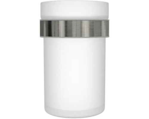 Vit vägglampa med silverfärgad ring