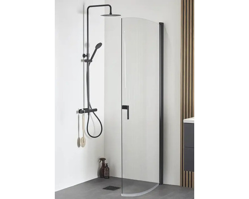 Duschkabin med svart duschsystem