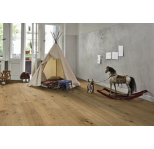 Barnrum med trägolv, lektält och gunghäst