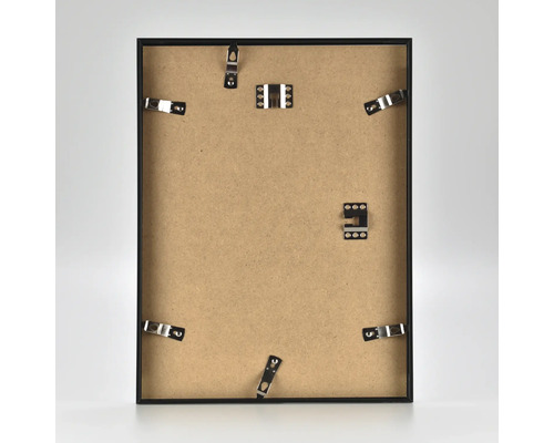 Baksida av svart fotoram med upphängningsanordning