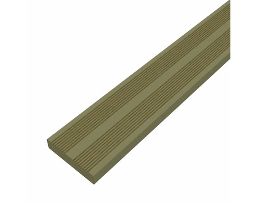 Trall av plast med räfflad profil