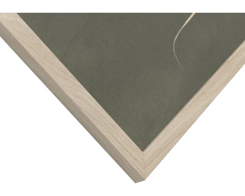 Detaljvy av en fotoram med en ljus träram