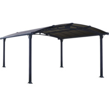 Fristående carport med stålkonstruktion och tak