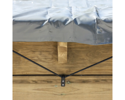 Träpool med täckningspresenning och spännrepsfäste