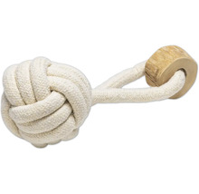 Hundleksak av bomullsrep med träelement