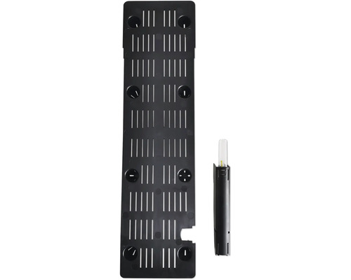 Svart verktygshållare med hål och ljuselement